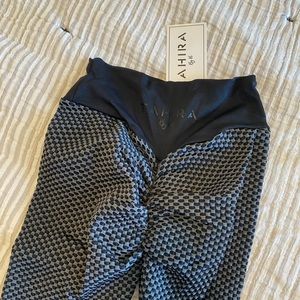 Brand new, never worn Tahira booty leggings